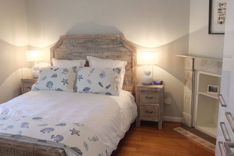 Manly Seaside Cottage - Accommodation Georgetown 2