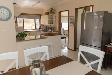 Taranaki Beach Unit - Accommodation Georgetown 0