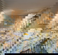 Sailaway Beach House