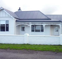 Calgary House  Cottage Accommodation - Accommodation Georgetown