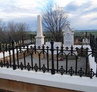 Hamilton Humes Grave - Accommodation Georgetown