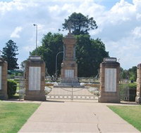 Warwick War Memorial and Gates