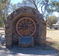 Jindera Pioneer Cairn - Accommodation Georgetown