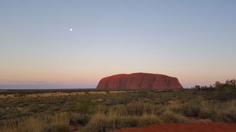Uluru (Ayers Rock) Sunset With Outback Barbecue Dinner And Star Tour - Accommodation Georgetown 2