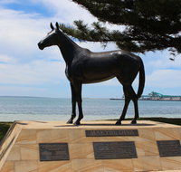 Makybe Diva Statue - Accommodation Georgetown