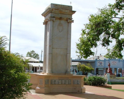 Charleville War Memorial - Accommodation Georgetown 0
