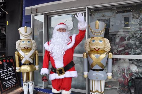 Mrs Claus And Santa - Accommodation Georgetown 0