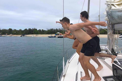 Sailing Curlew Escape On Moreton Bay - Accommodation Georgetown 11