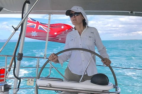 Sailing Curlew Escape On Moreton Bay - Accommodation Georgetown 10