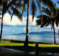 Harolds Seafood on The Strand - Accommodation Georgetown