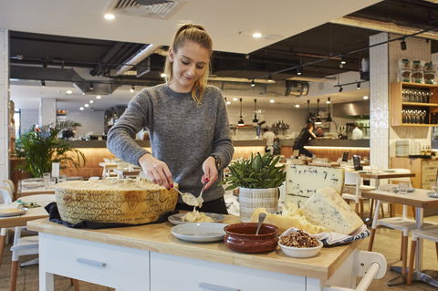 Flaming Cheese Wheel And Wine Experience: Brisbane - Accommodation Georgetown 0