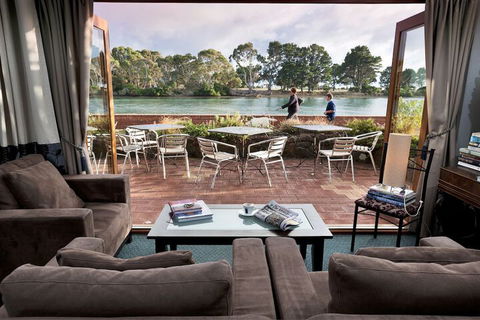 The Waterfront Wynyard - Accommodation Georgetown 3