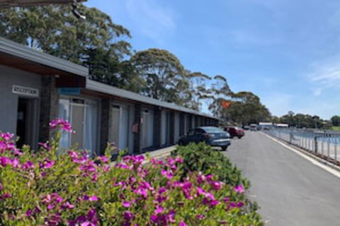 The Waterfront Wynyard - Accommodation Georgetown 0