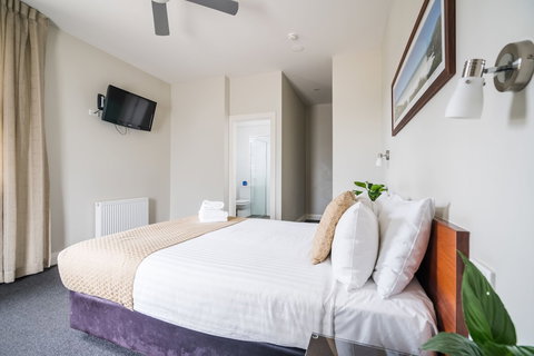 The Huskisson - Accommodation Georgetown 5