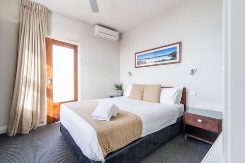 The Huskisson - Accommodation Georgetown 2