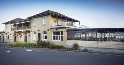 The Huskisson - Accommodation Georgetown 1