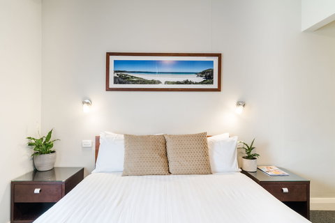 The Huskisson - Accommodation Georgetown 4