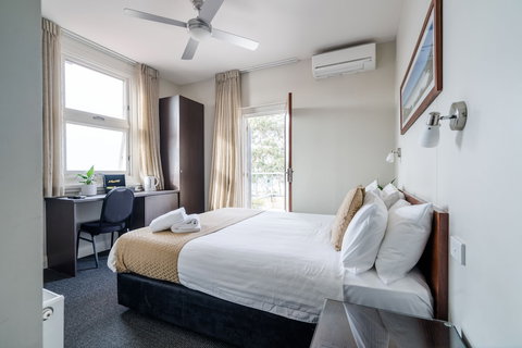 The Huskisson - Accommodation Georgetown 3