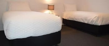 Penguin Seaside Motel - Accommodation Georgetown 3