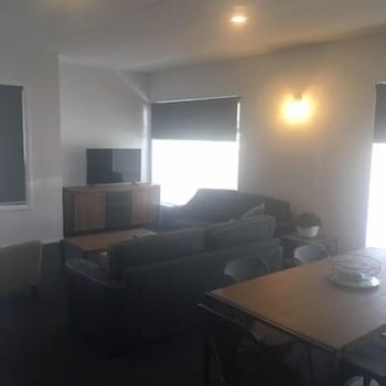 Penguin Seaside Motel - Accommodation Georgetown 0