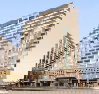 Oaks Adelaide Embassy Suites