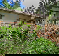 Buckets  Spades - Accommodation Georgetown