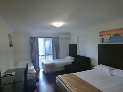 Centenary Motor Inn - Accommodation Georgetown 3