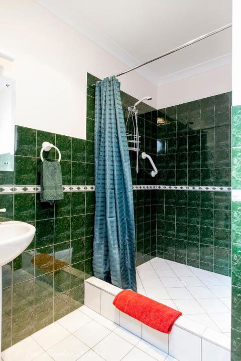 Aarn House B & B Airport Accommodation - Accommodation Georgetown 2