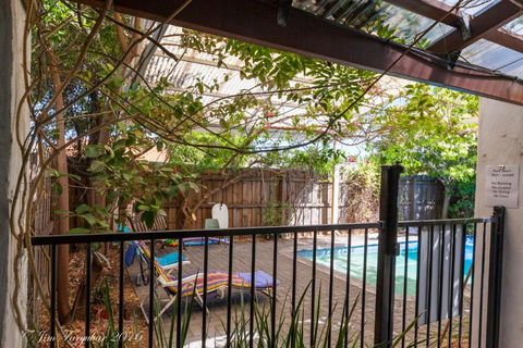 Aarn House B & B Airport Accommodation - Accommodation Georgetown 3