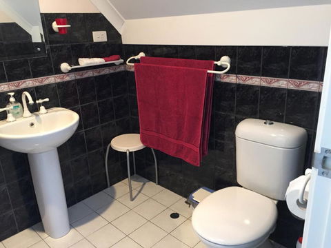 Aarn House B & B Airport Accommodation - Accommodation Georgetown 4