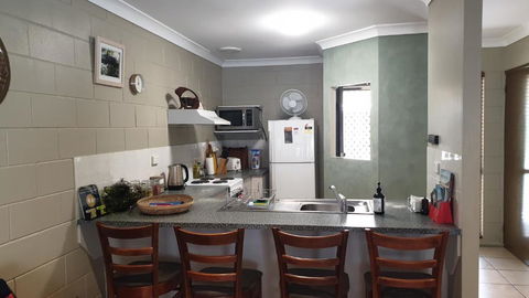 A City Retreat 2BR Apartment Reid Park Townsville - Accommodation Georgetown 6