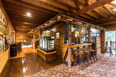Cradle Chalet - Accommodation Georgetown 3