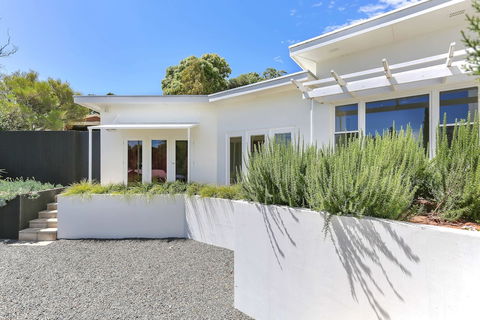 Barossa White House - Accommodation Georgetown 0