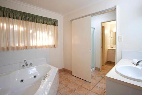Verandahs - Accommodation Georgetown 3