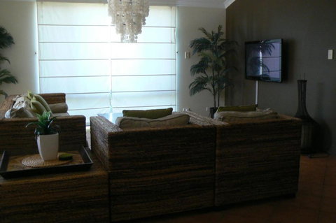 La Mer Home With A Pool - Accommodation Georgetown 1