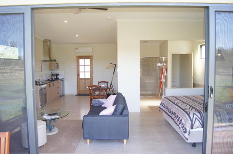 Manzanillo Grove Villa - Accommodation Georgetown 1