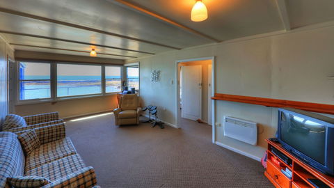 Stanley View Beach House - Accommodation Georgetown 6