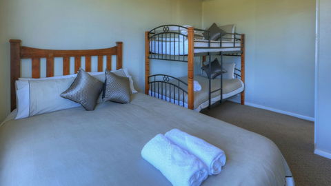 Stanley View Beach House - Accommodation Georgetown 3