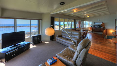 Stanley View Beach House - Accommodation Georgetown 2