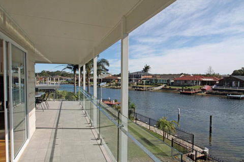 Unbeatable Waterfront Location - Accommodation Georgetown 6