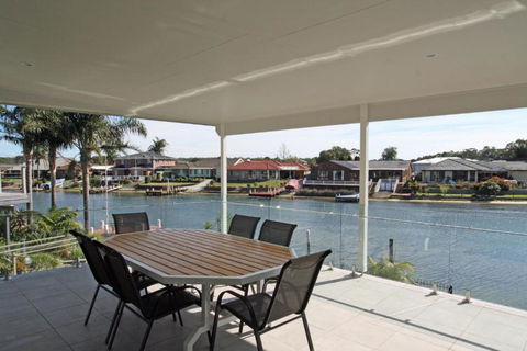 Unbeatable Waterfront Location - Accommodation Georgetown 1