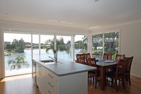 Unbeatable Waterfront Location - Accommodation Georgetown 4