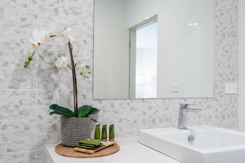 CENTRAL NO 5 LUXURY APARTMENT - Accommodation Georgetown 4