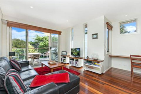 CASTWOOD VILLA No. 1 - Accommodation Georgetown 0