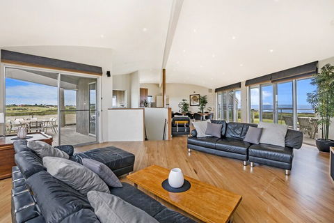 HEARNS BEACH HOUSE - Accommodation Georgetown 1