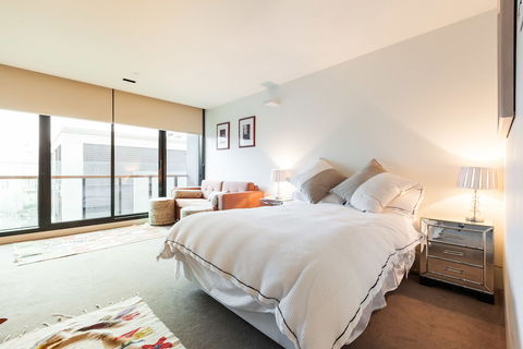 CELESTE, 1BDR East Melbourne Apartment - Accommodation Georgetown 1
