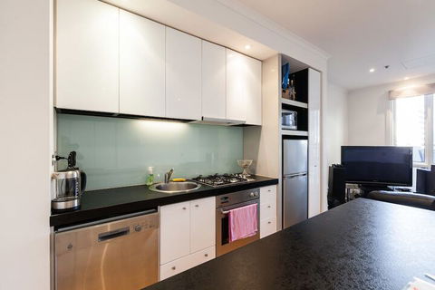 CLAUDE, 2BDR Melbourne Apartment - Accommodation Georgetown 4
