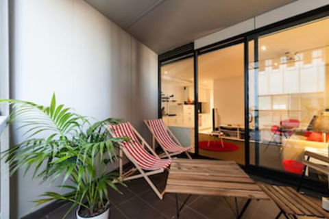 CLARK, 1BDR Melbourne Apartment - Accommodation Georgetown 0