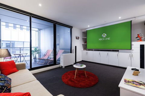 CLARK, 1BDR Melbourne Apartment - Accommodation Georgetown 1