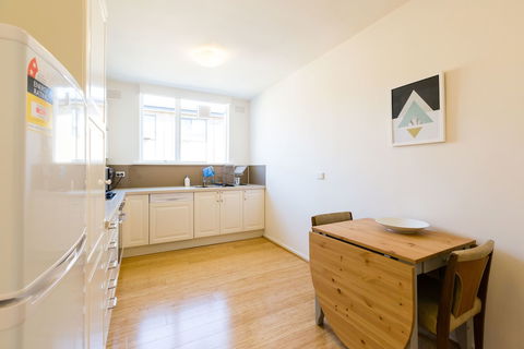 ROSIE, 2BDR St.Kilda Apartment - Accommodation Georgetown 2